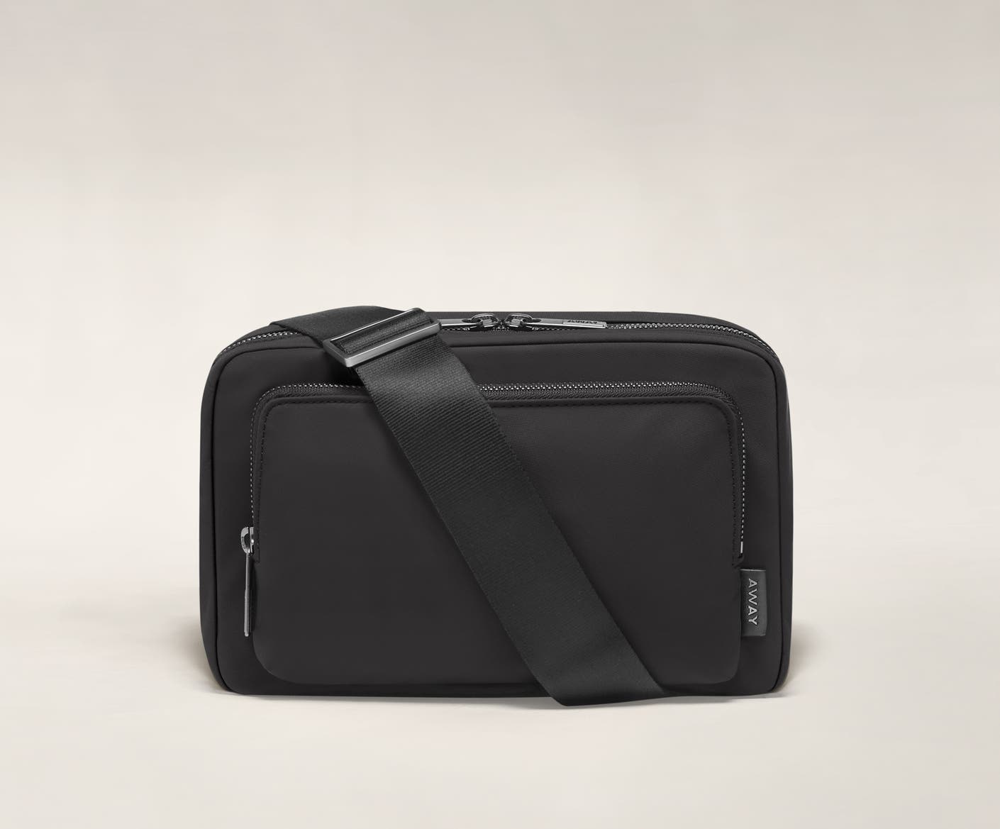 Front view of the Away daily crossbody bag in the color black.