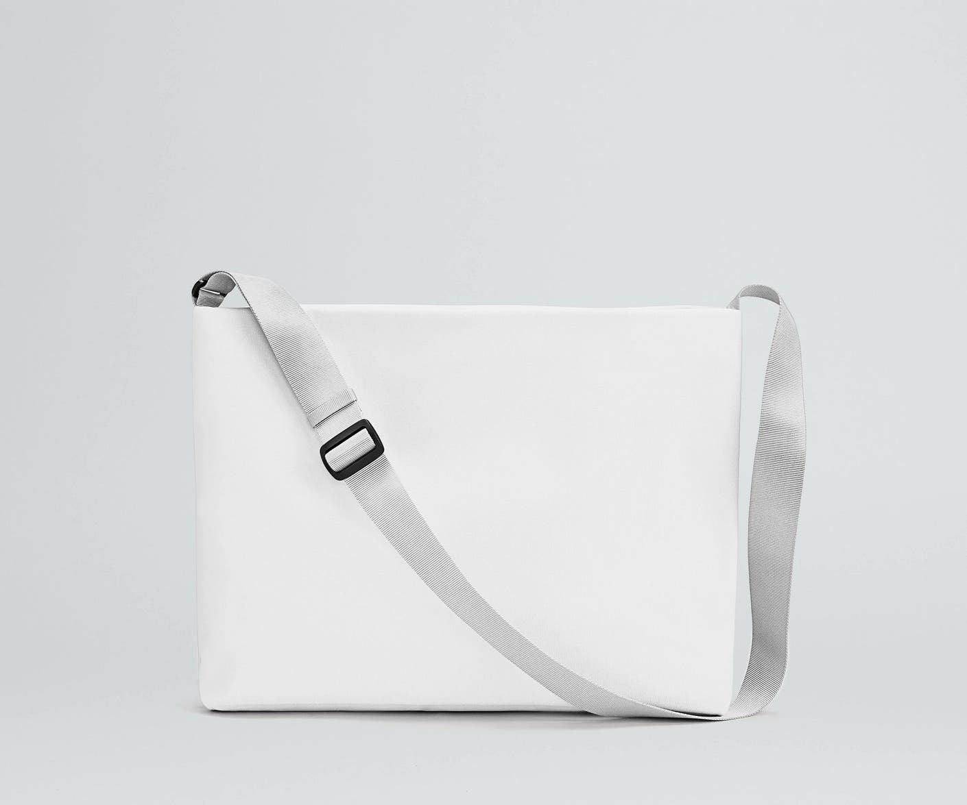 Front view of the Away For All Routes Messenger 16 liters in white