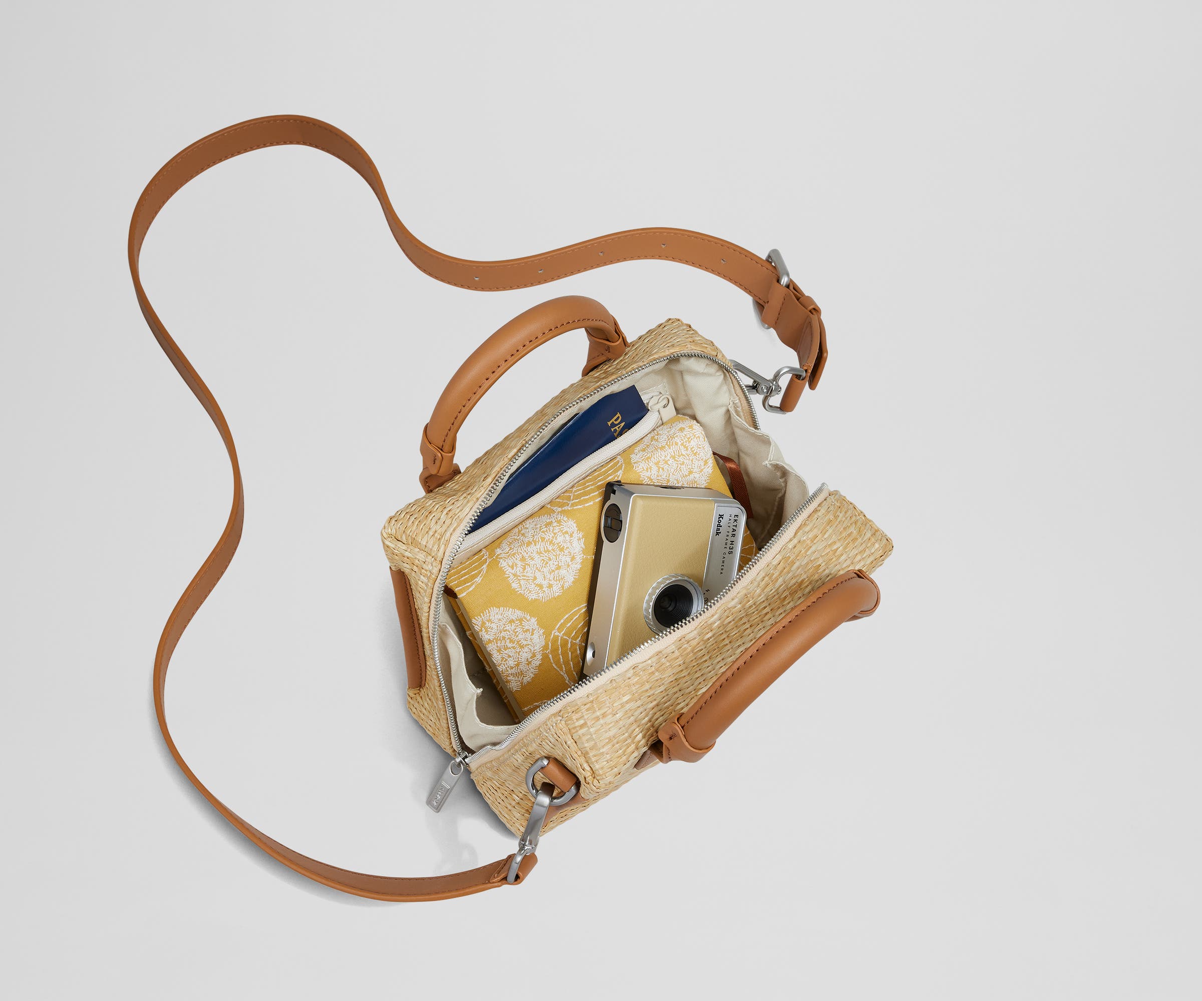 【AWAY】The Micro Everywhere Bag The Micro Everywhere Bag in Salt White | Away