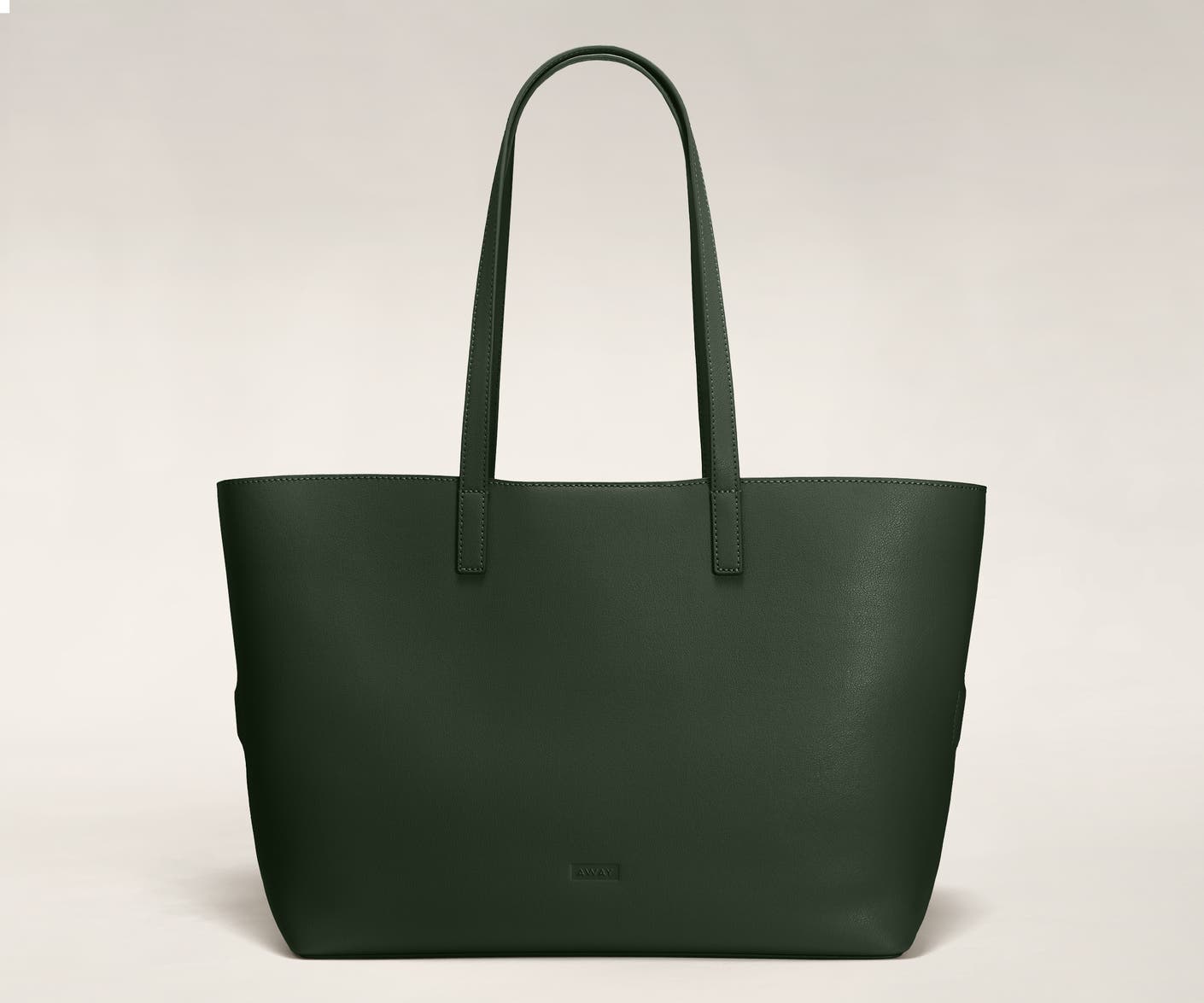 The Latitude Tote in Pine leather